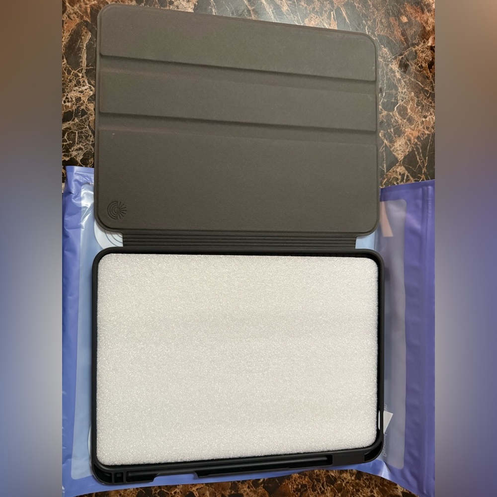 Bow Patterned Tablet Case - Picture 2 of 3